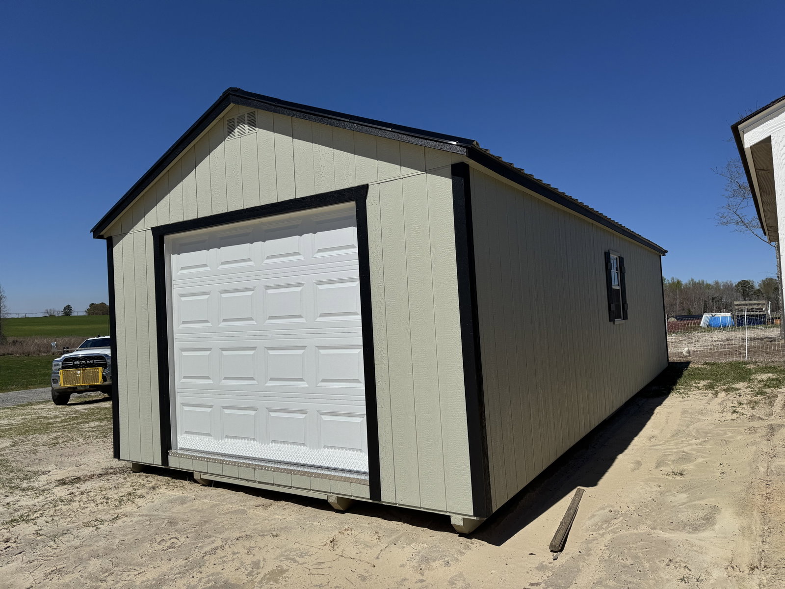 14x32x8 Garage - View 2